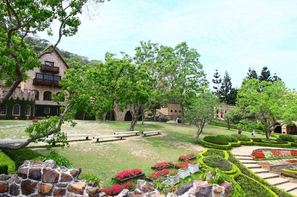 Panoramic Mountain Views