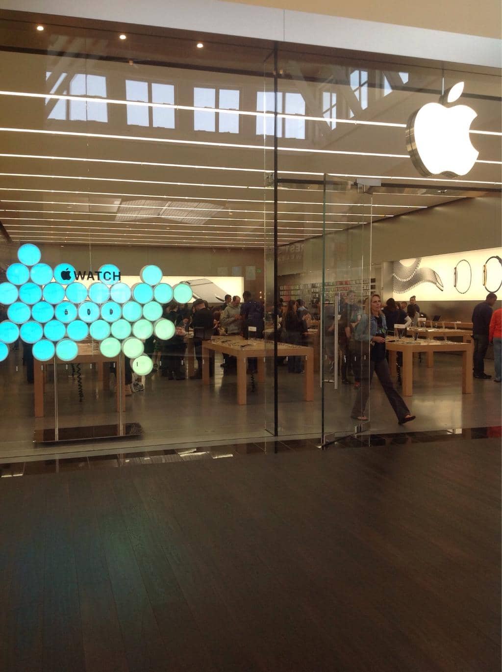 Modern, Clean Ambiance