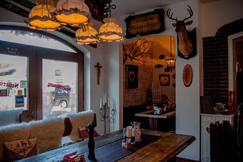 Cozy Mountain Chalet Ambiance