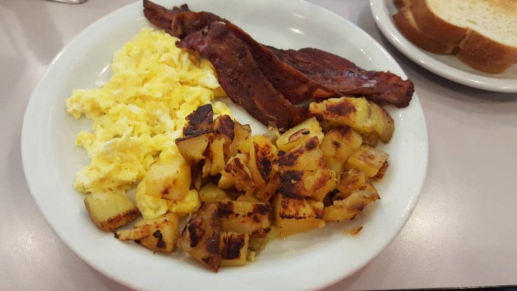 Warm Beach Vibes & Al Fresco Dining
