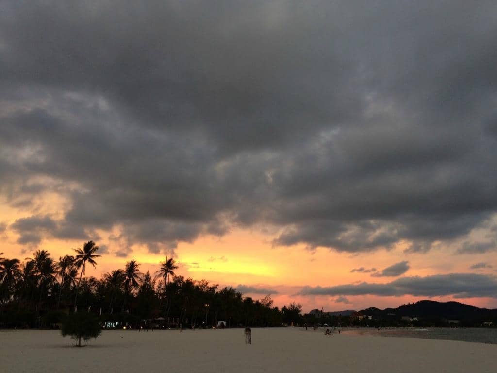 Beachfront Dining & Nightlife