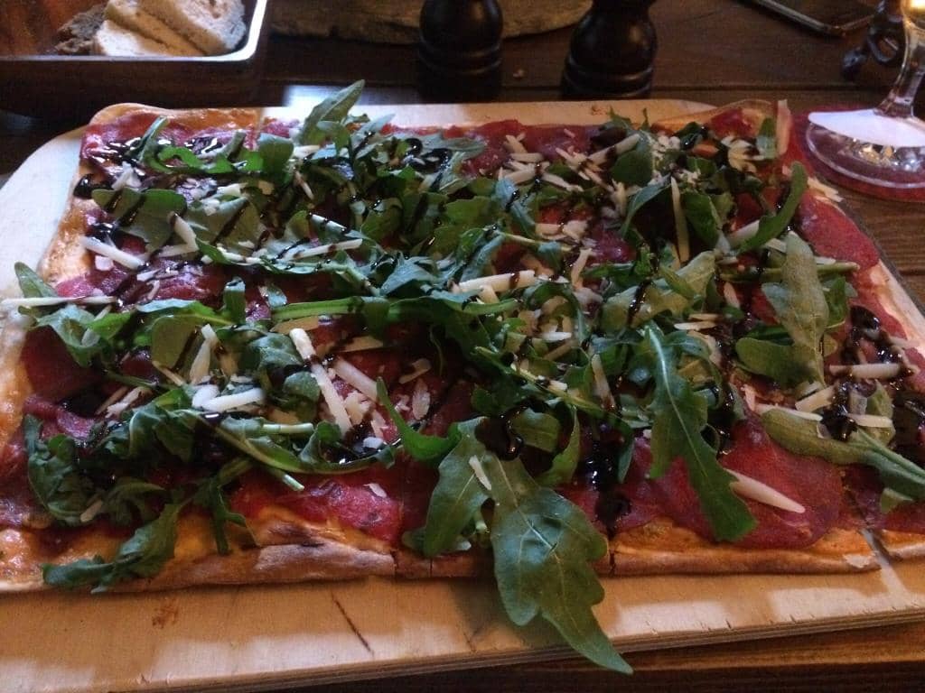 Pizza with Prosciutto and Arugula