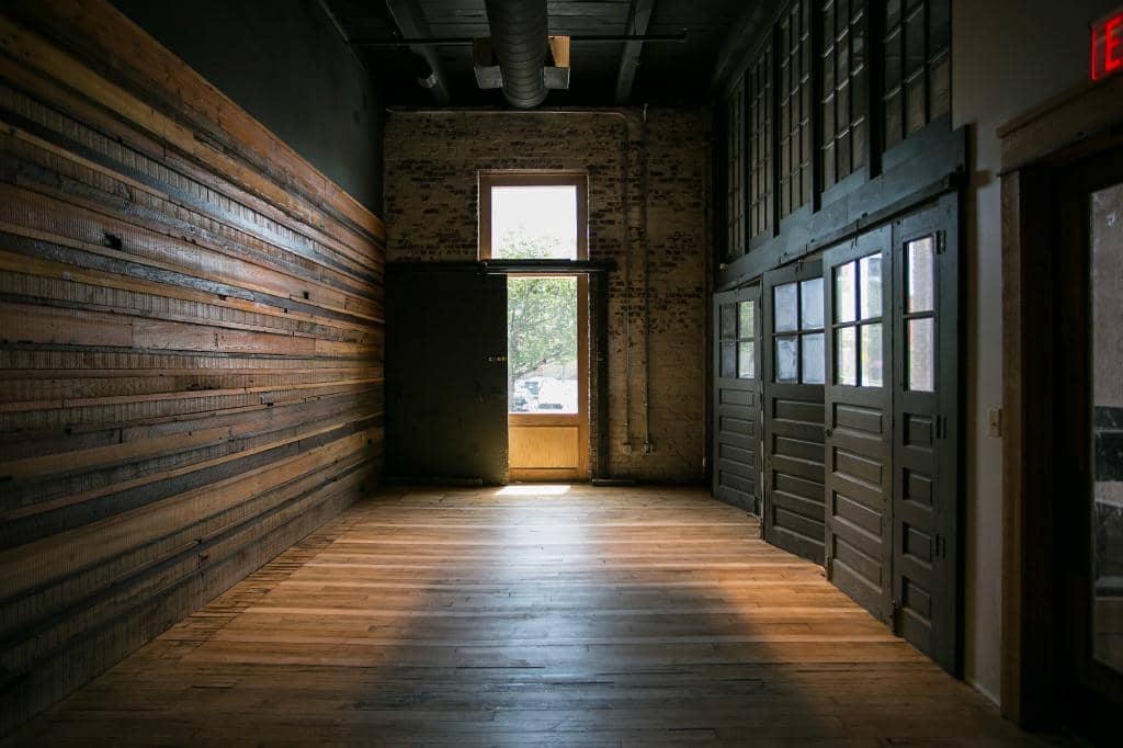 Lively Atmosphere & Live Music