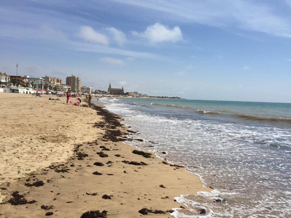 Beachfront Bars & Eateries