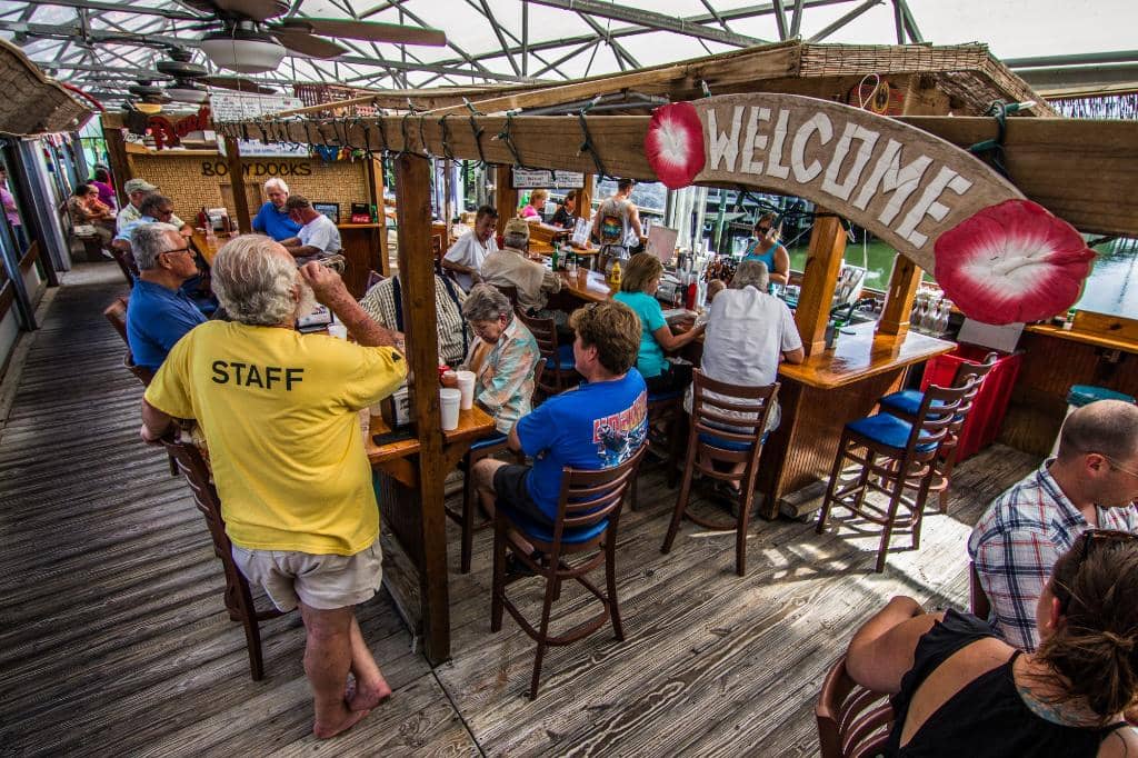 Casual Marina Ambiance