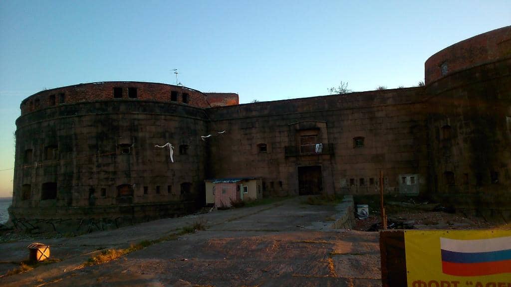 Unique Semicircular Design