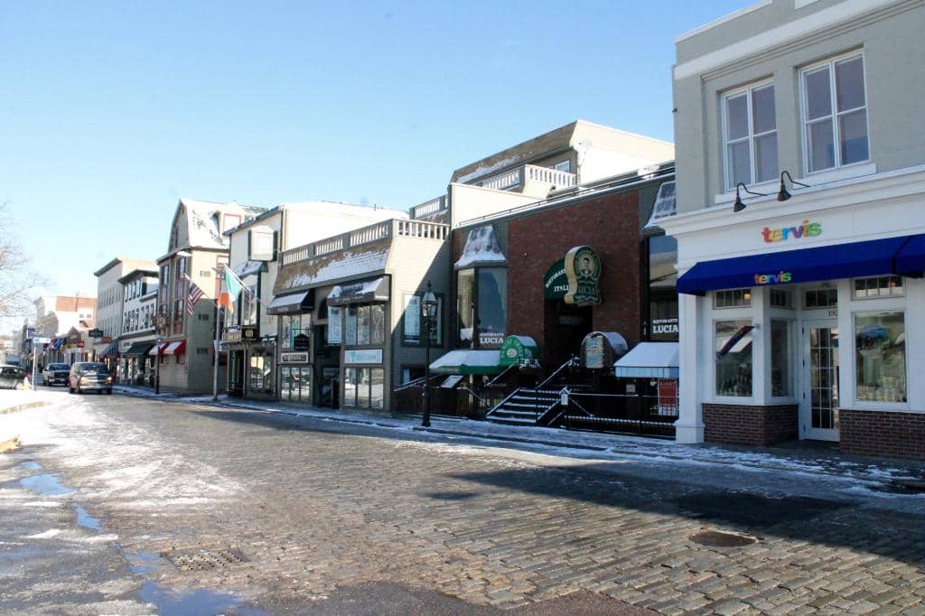 Waterfront Views & Dining