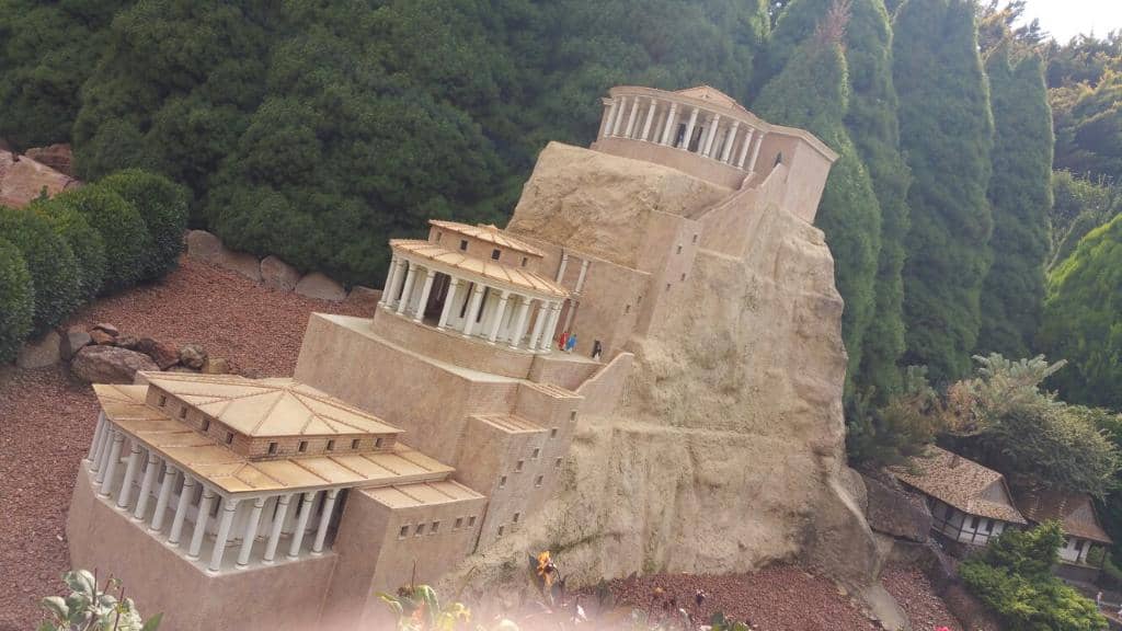 International Displays