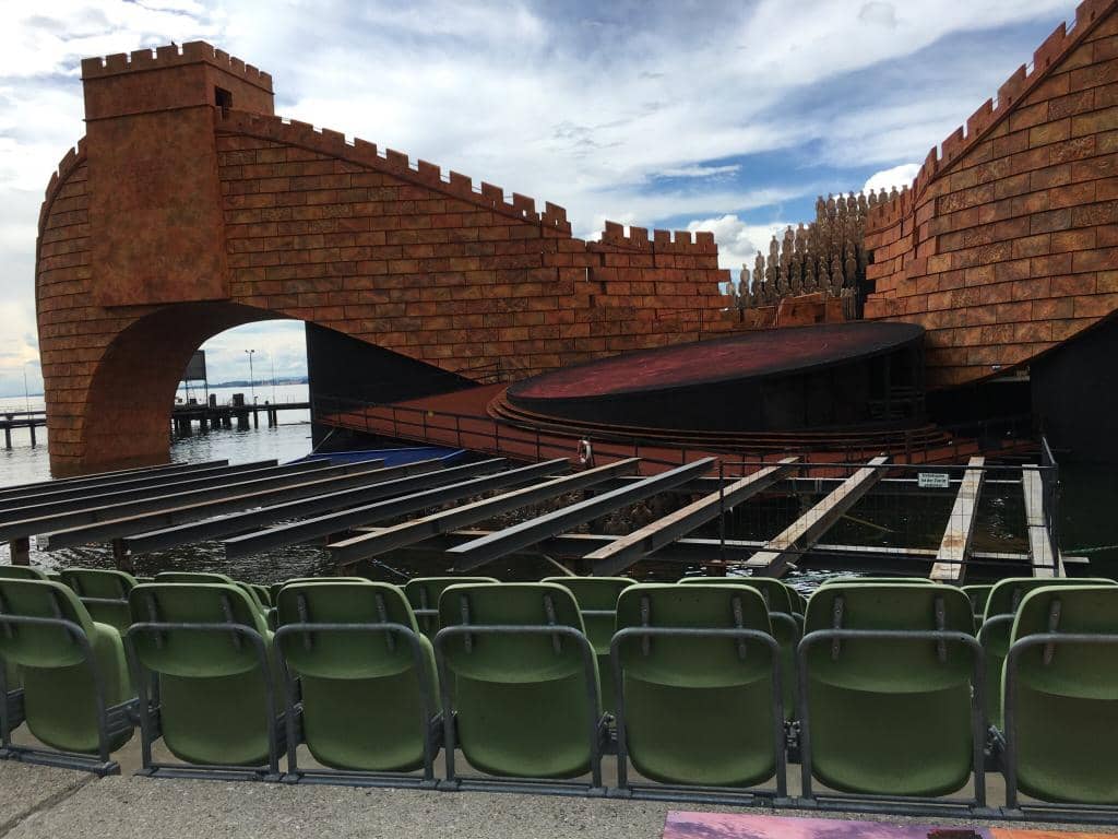 Spectacular Stage Design