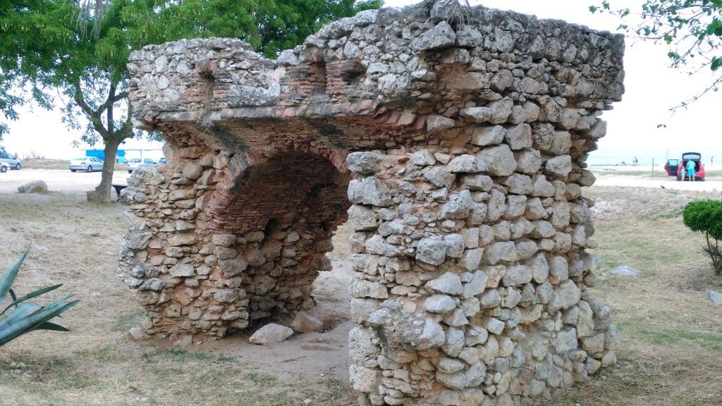 Gentle Waves for Swimming