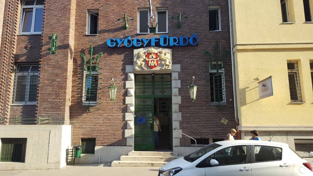 Top-Tier Steam Room & Cold Plunge