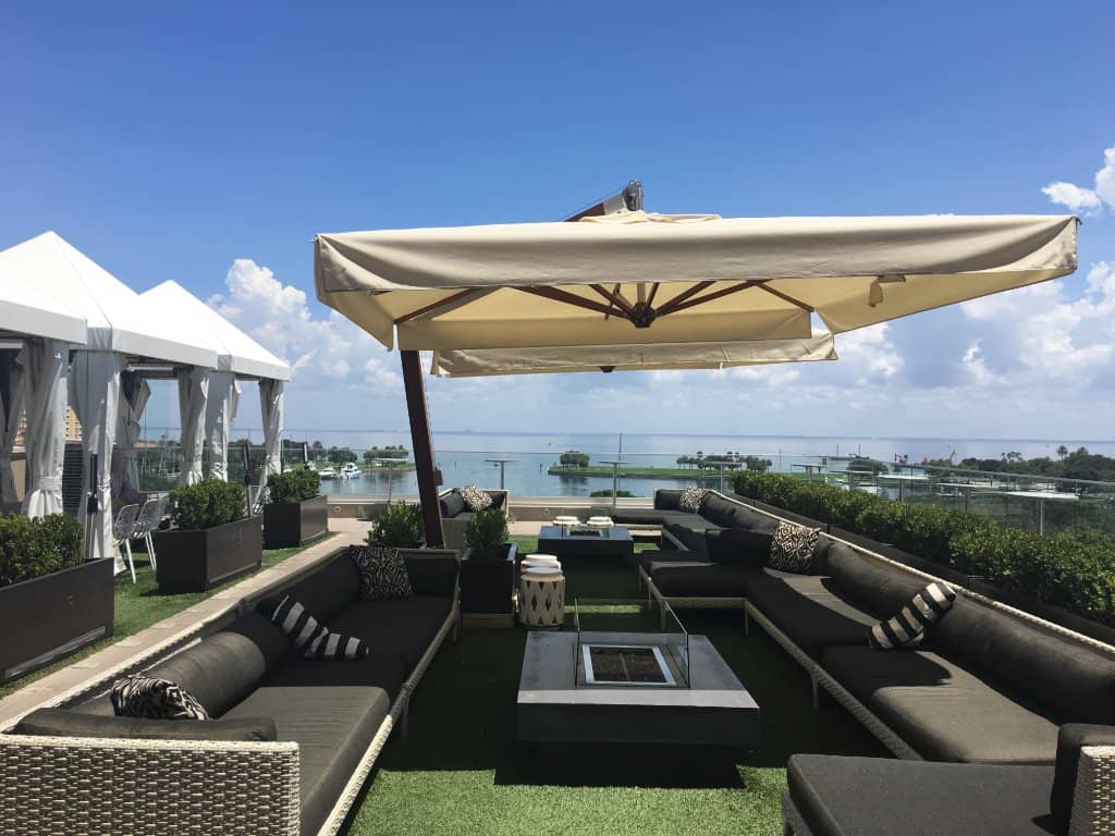 Chic Rooftop Ambiance