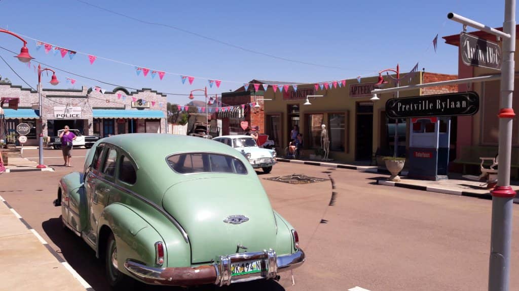 Vintage Cars & Props