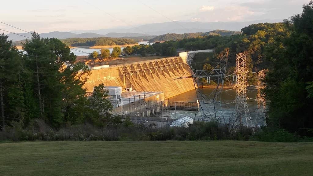 Lakeside Dining & Music