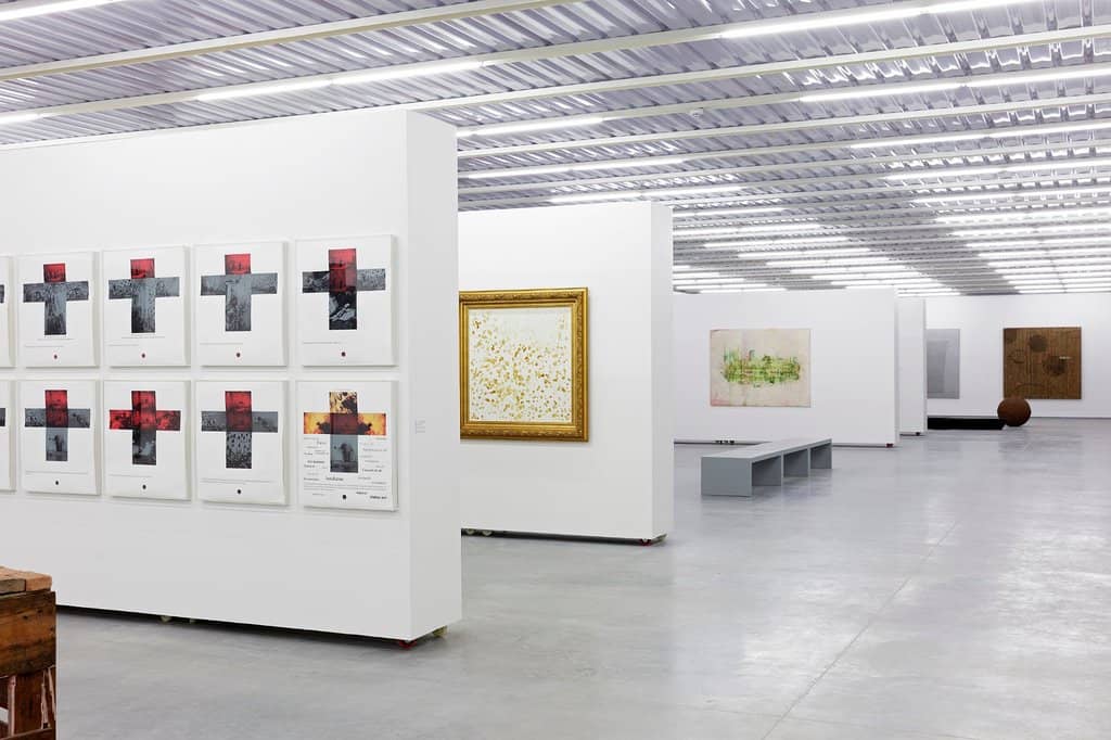 Unique Souvenir Shop & Cafe