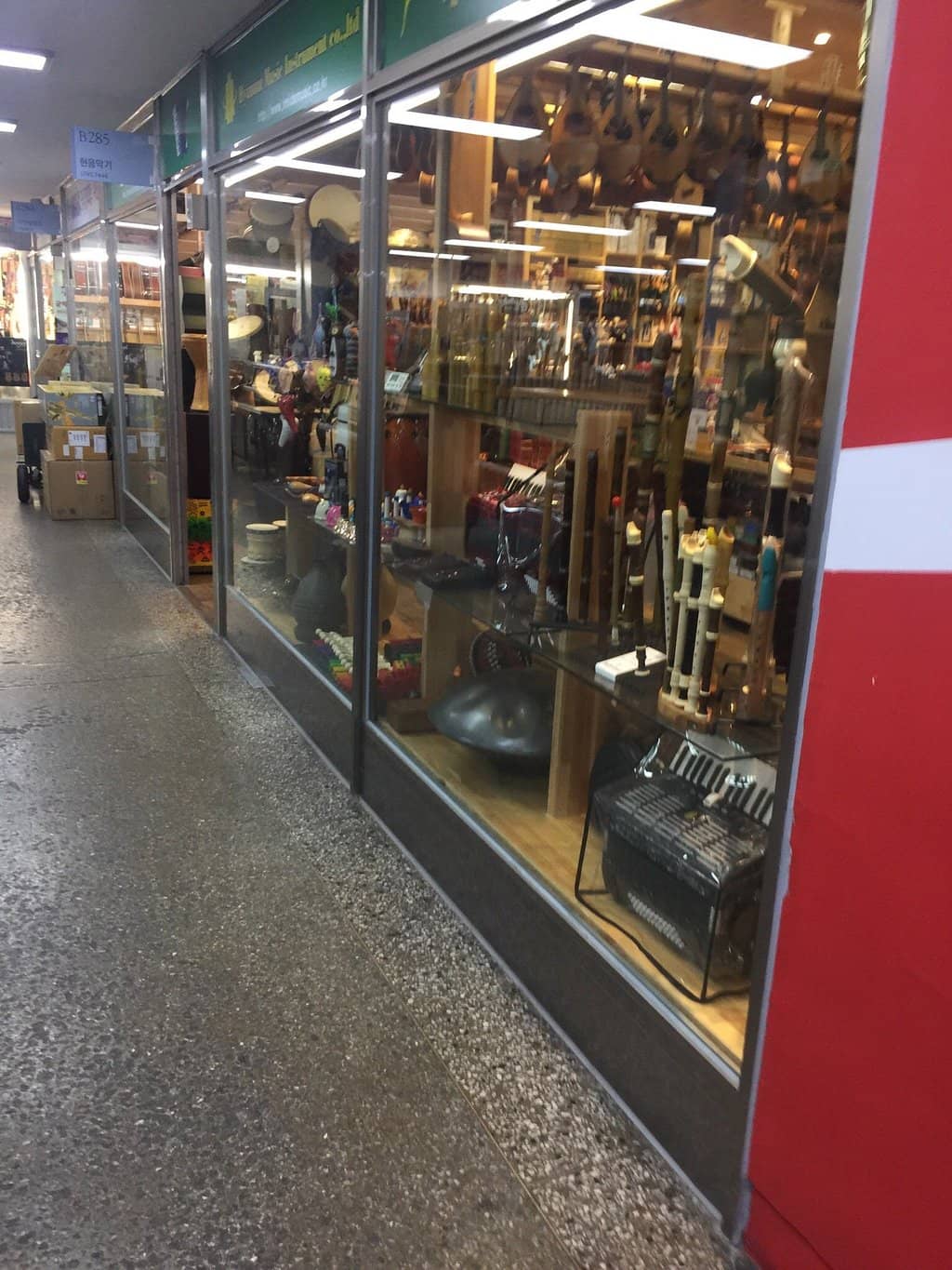 Boutique and Custom Guitars