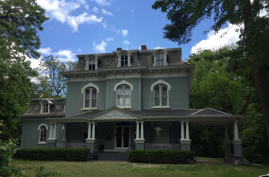 Elegant Circle Drive