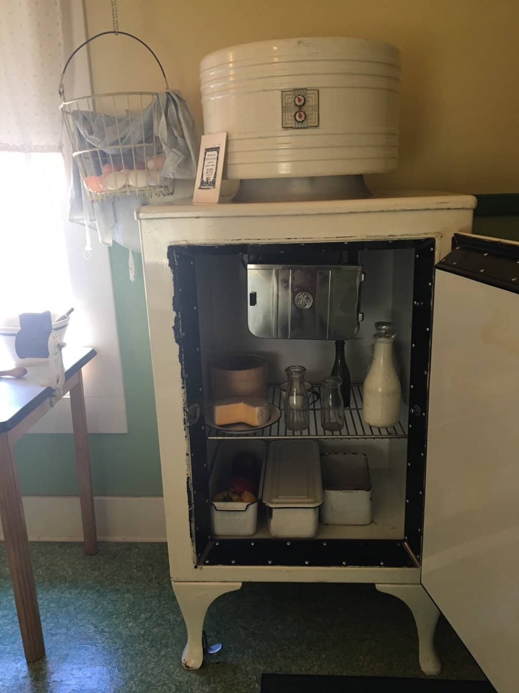 Circa-1928 Furnishings