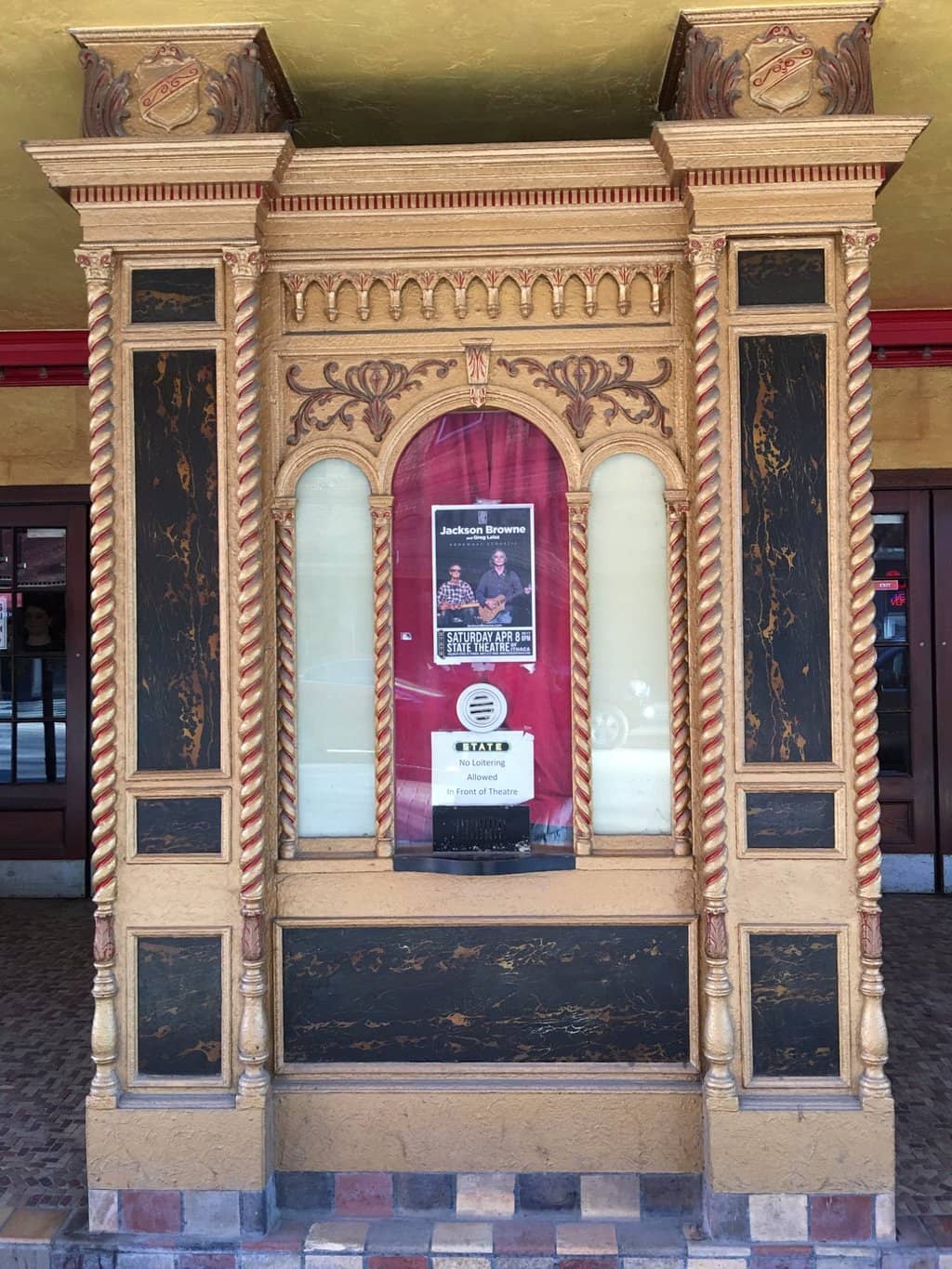 Live Music & Performances