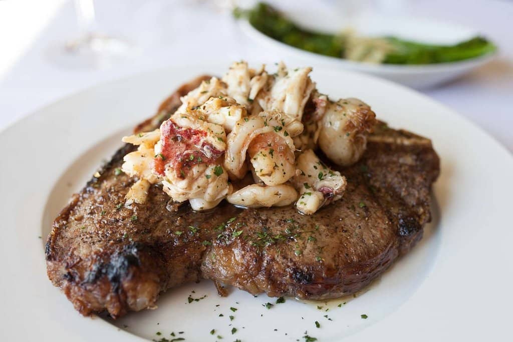 Sophisticated & Intimate Atmosphere