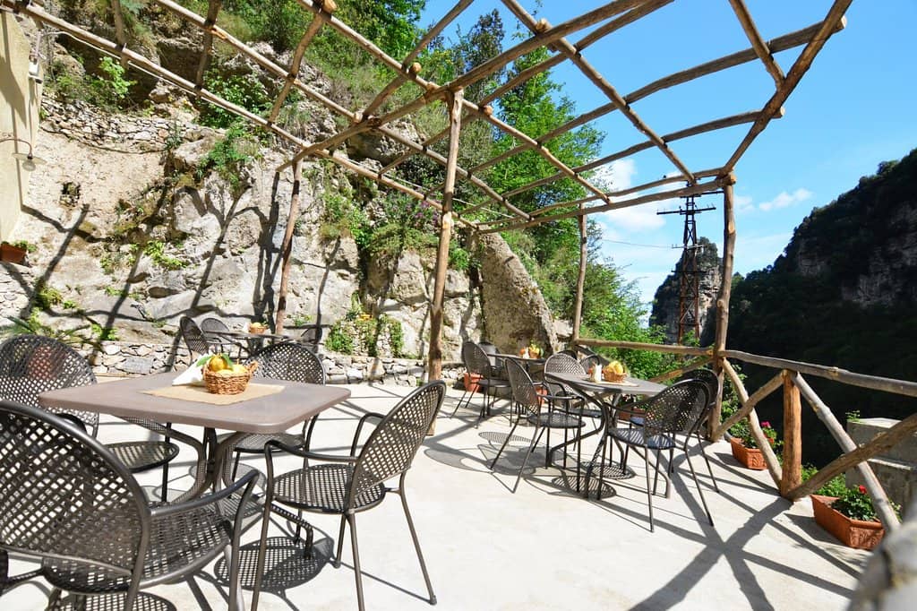 Scenic Hike to a Tranquil Oasis