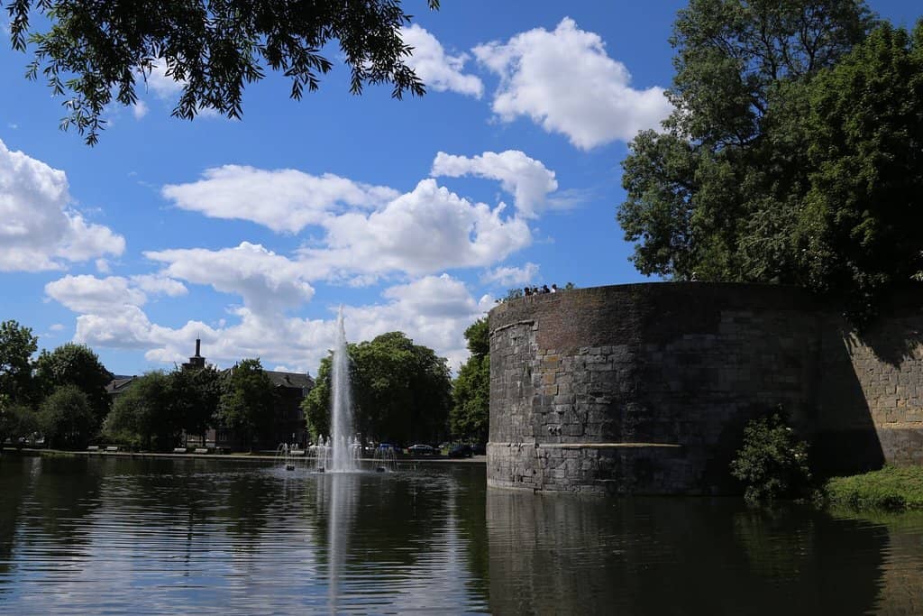 Green Oasis & Fountains