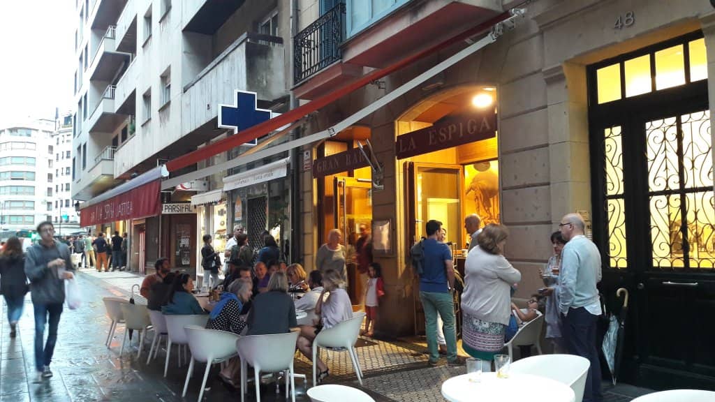 Harbor Views and Lively Atmosphere