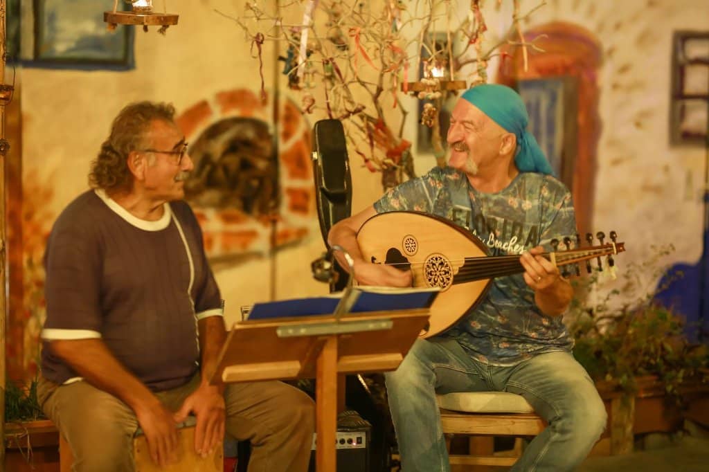 Cozy, Local Atmosphere