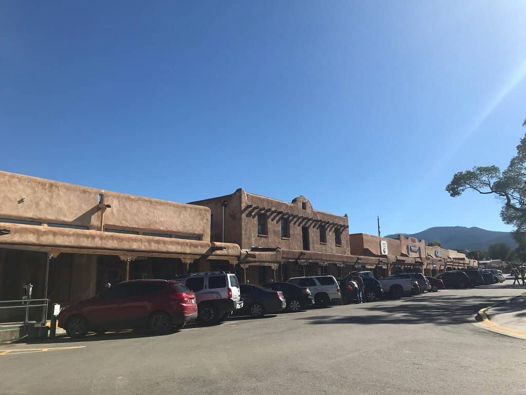 Art Galleries & Boutiques