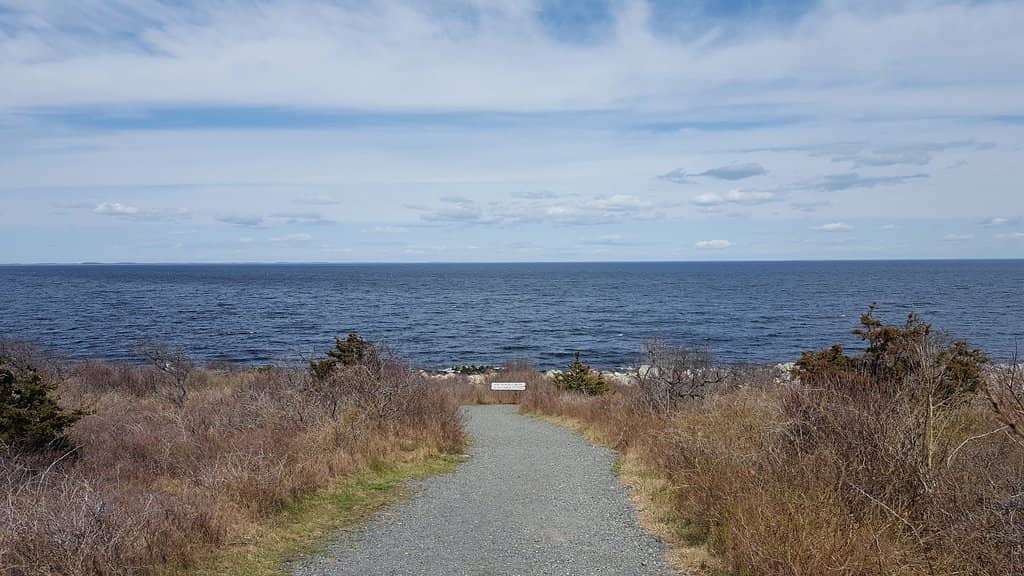 Ocean Views & Rocky Ledges