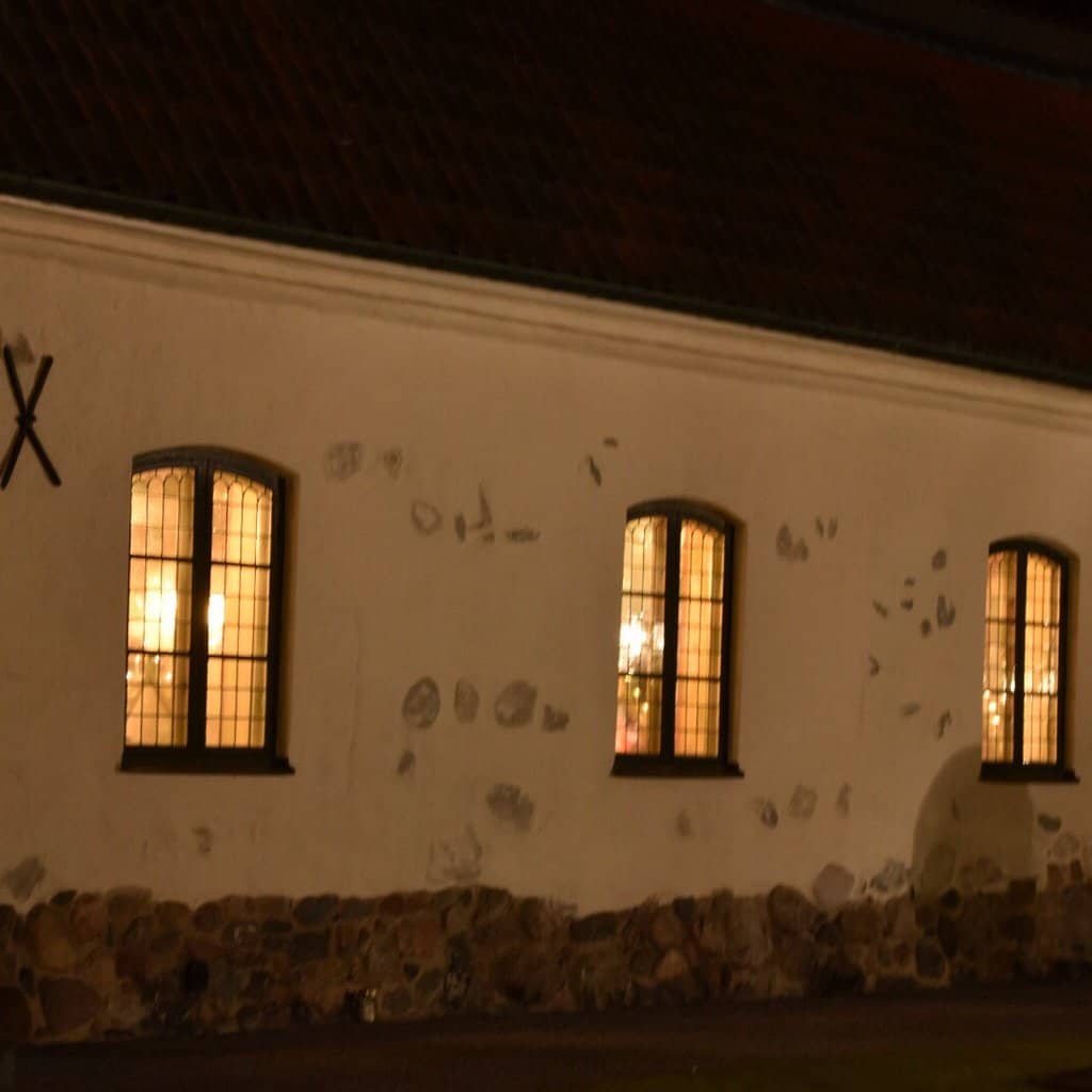 Tranquil Tree-Lined Surroundings