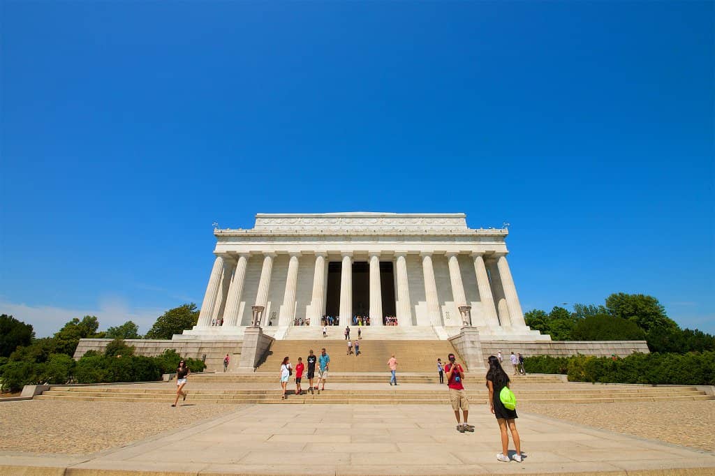 Engaging Tour Guides