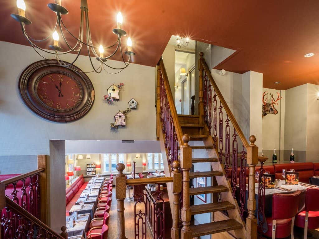 Lively Terrace Dining