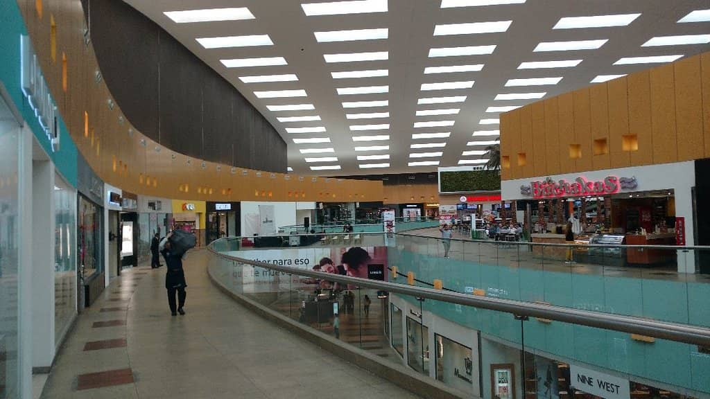 Expansive Food Court