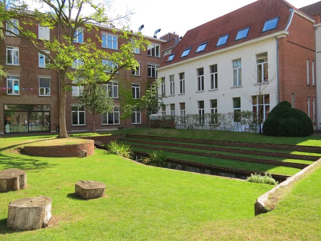 Peaceful Alleys and Gardens