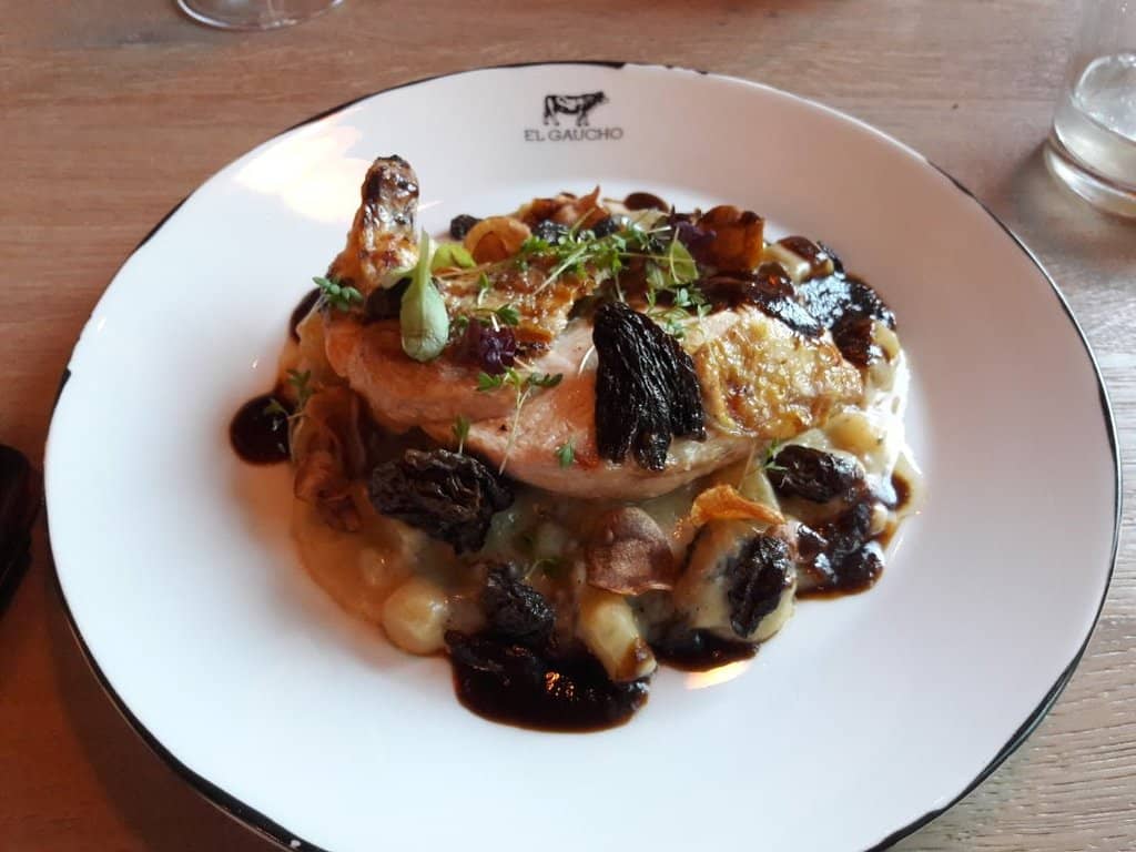 Chic and Modern Ambiance