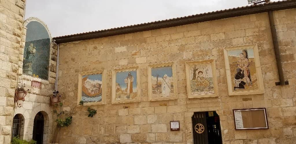 Labyrinthine Chambers