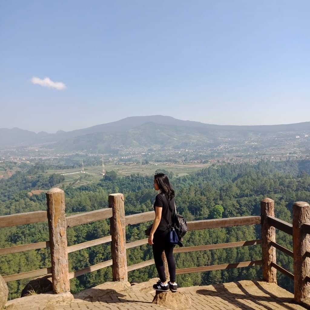 Panoramic Valley Views