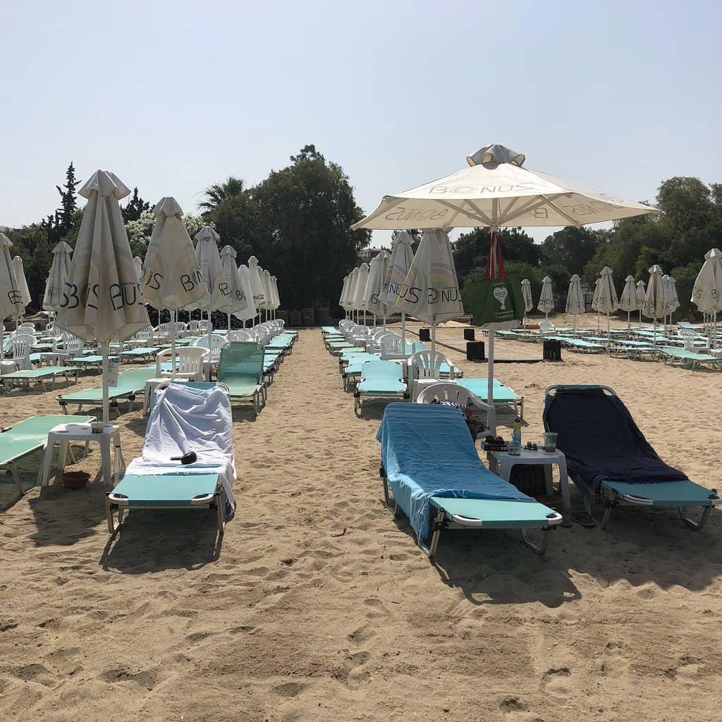 Lively Beach Bars & Restaurants