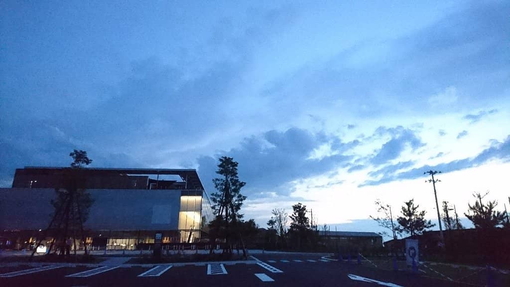 Central Aquarium Pillar