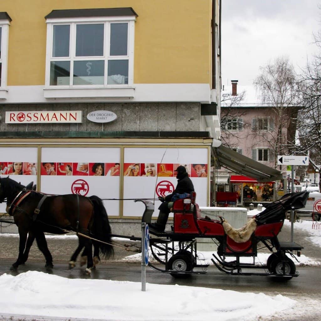 Charming Boutiques & Cafés