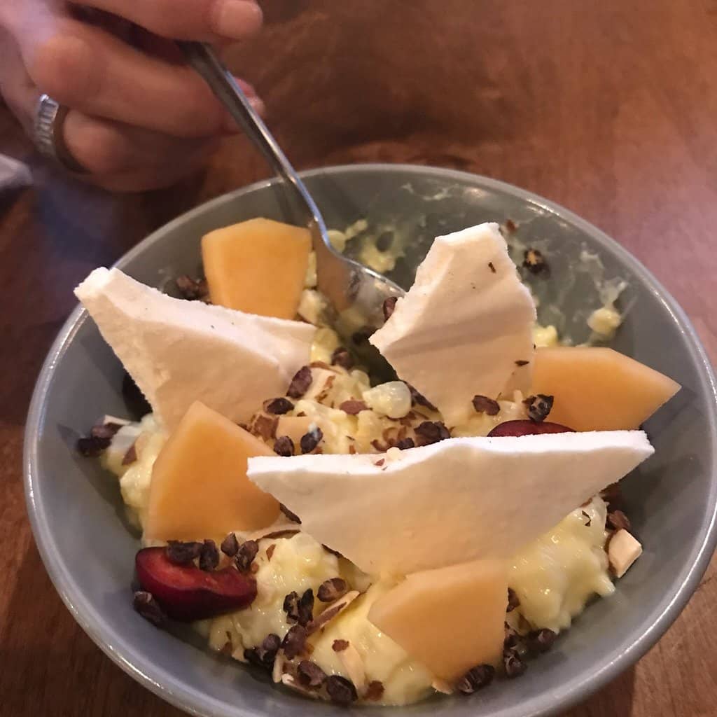 Vibrant Modern Ambiance