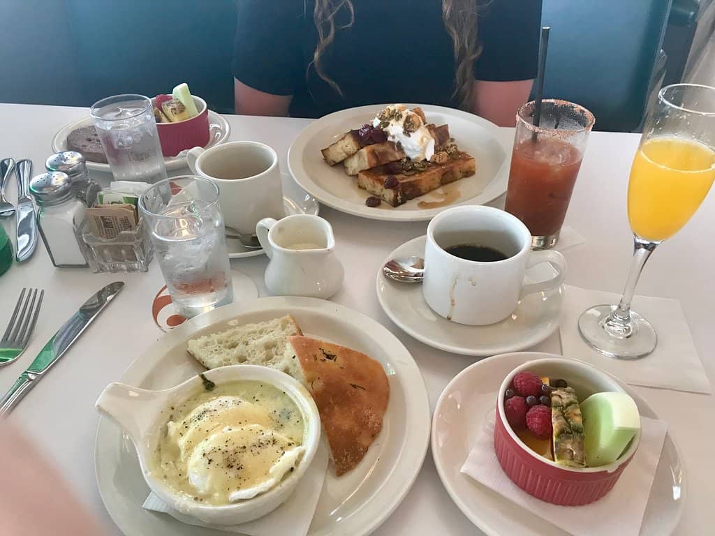 Cozy, Chic Diner Ambiance