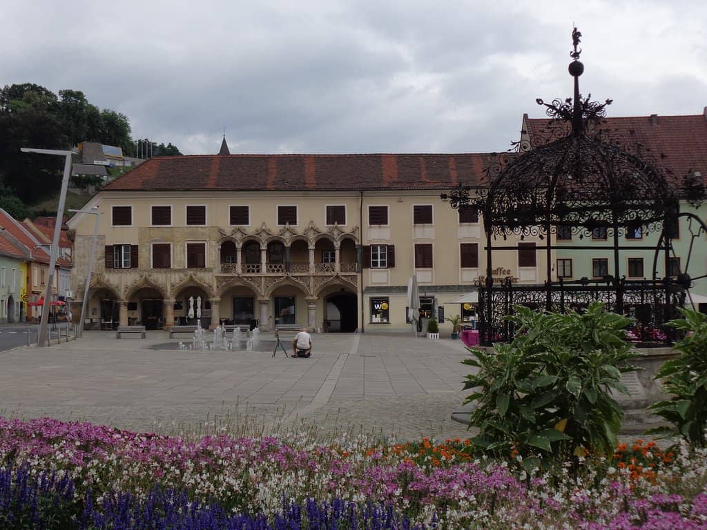 Donkey-Backed Arcades