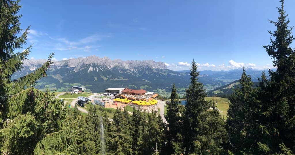 Bobby Car Track & Water Playground
