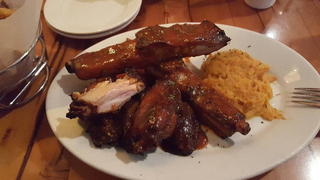 Tropical Atmosphere & Live Music