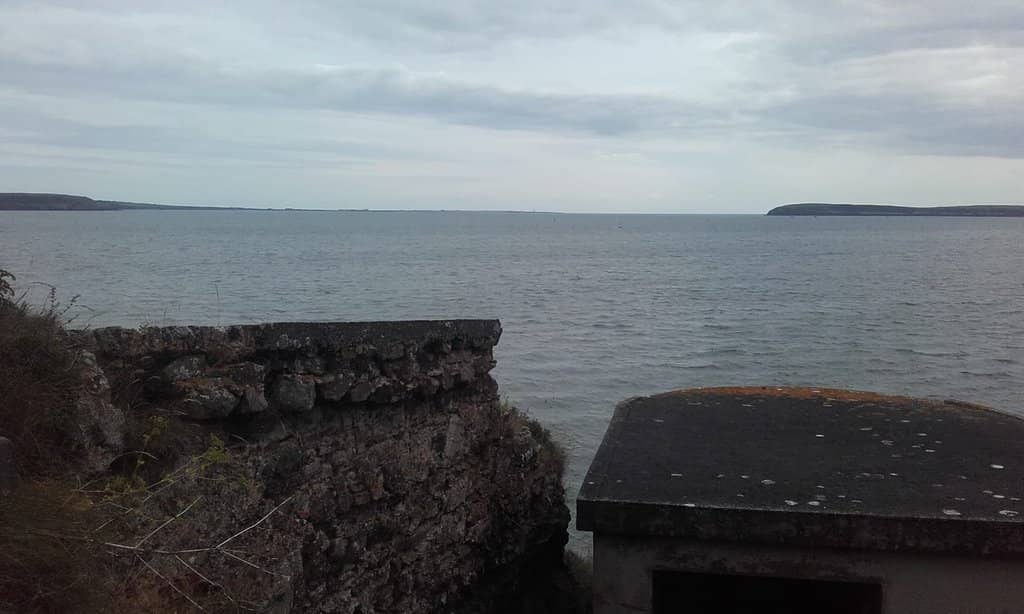 Hidden Tunnels and Moats