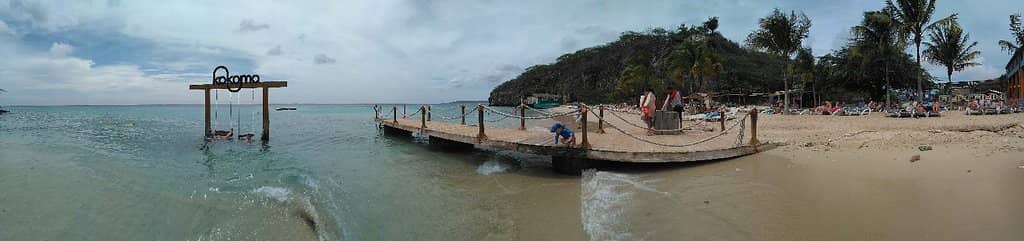 Beachfront Dining & Drinks