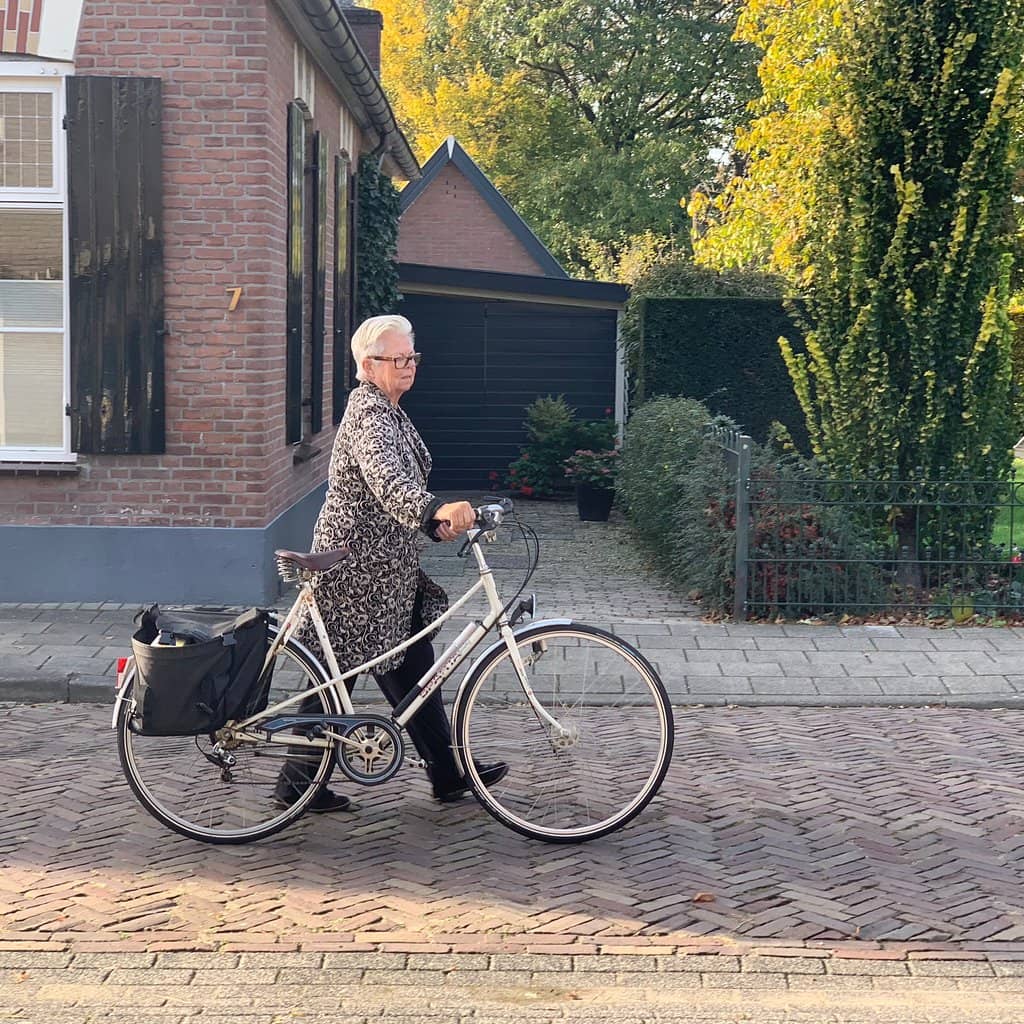 Efficient Train Connections