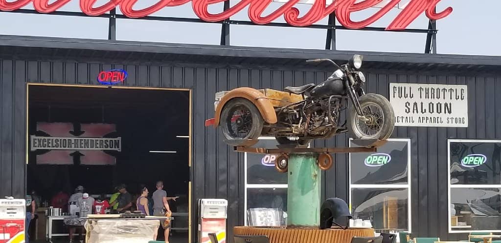 Live Music & Entertainment